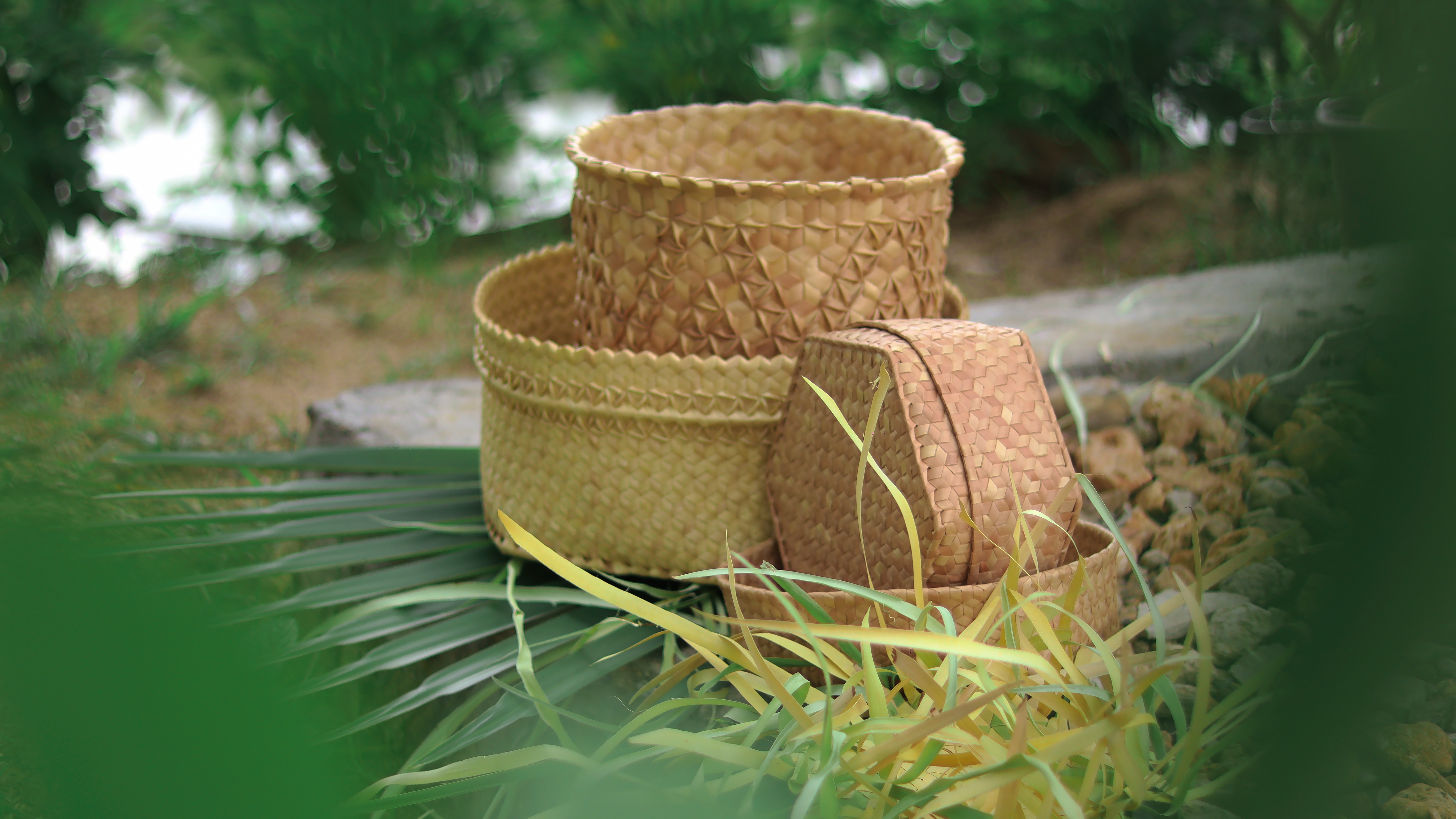 Fashion show dengan tenun ikat lokal